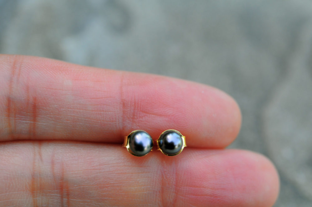 4mm dark grey pearl studs, your discreet elegance, understated glamour