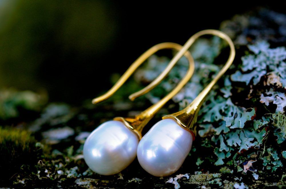 beautiful white teardrop pearl earrings set in gold, long teardrop white pearl earrings, large teardrop white pearl, gold and pearl earrings