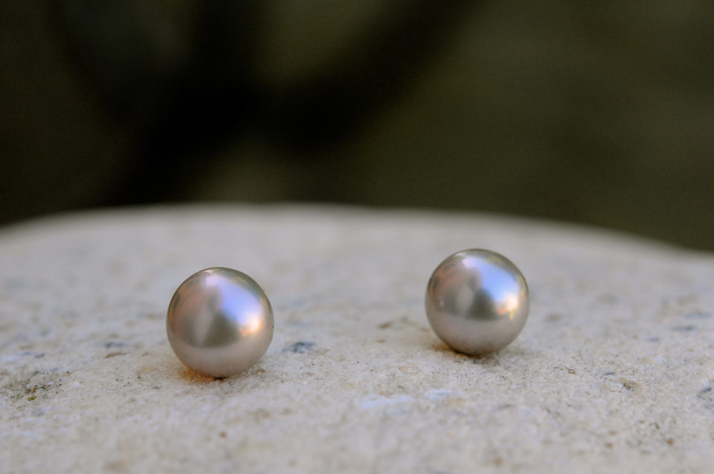 delightful light grey 9.5mm pearl earring studs