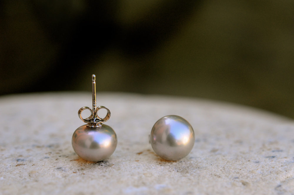 delightful light grey 9.5mm pearl earring studs