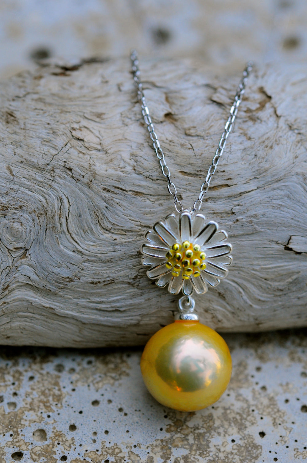 fresh daisy pearl pendant necklace