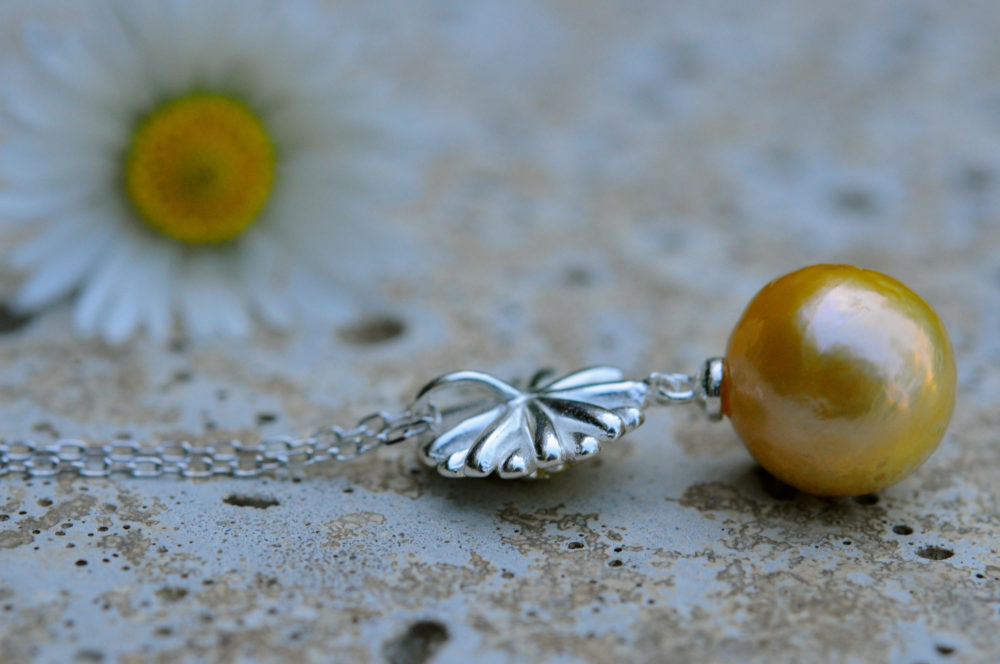 fresh daisy pearl pendant necklace