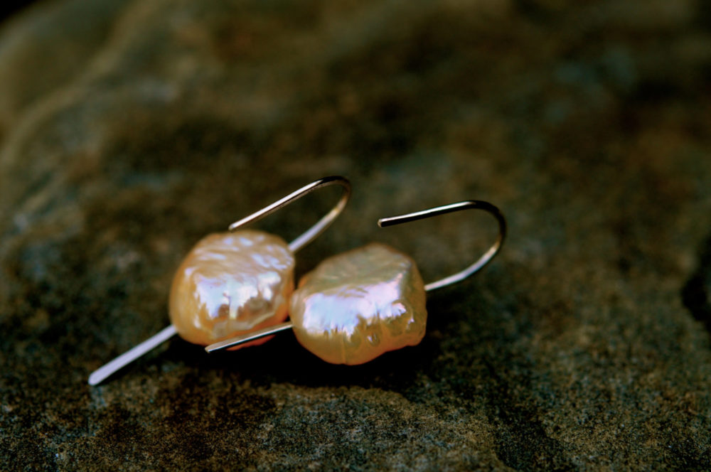 freshwater druzy rosebud pearl stud earrings, baroque pearl earrings, peach color with gold flashes