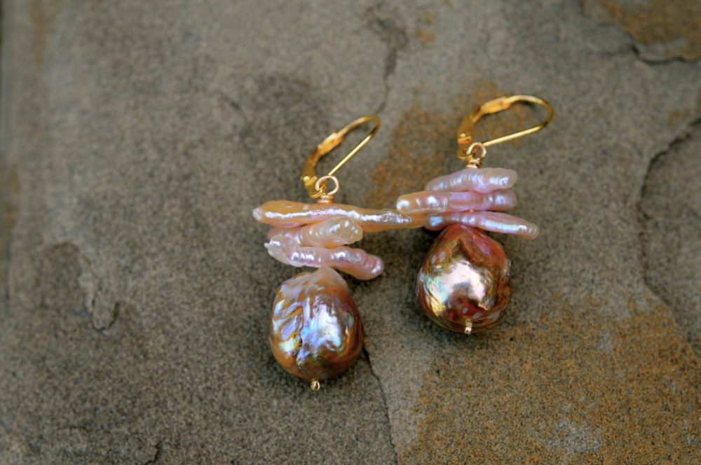 golden baroque pearl earrings, gold and pink pearl earrings, gold kusumi pearl earrings, lever back wires dangle earrings