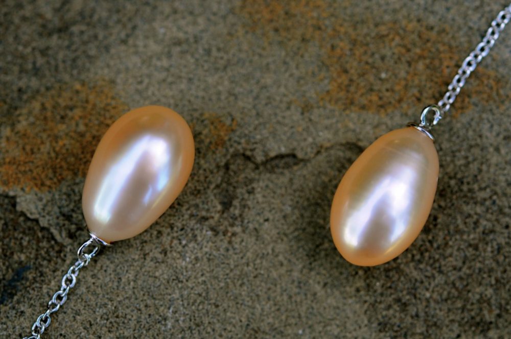 golden peach tear drop pearl earrings, single drop long dangle pearl earrings, pearl on silver chain earrings, simply elegant