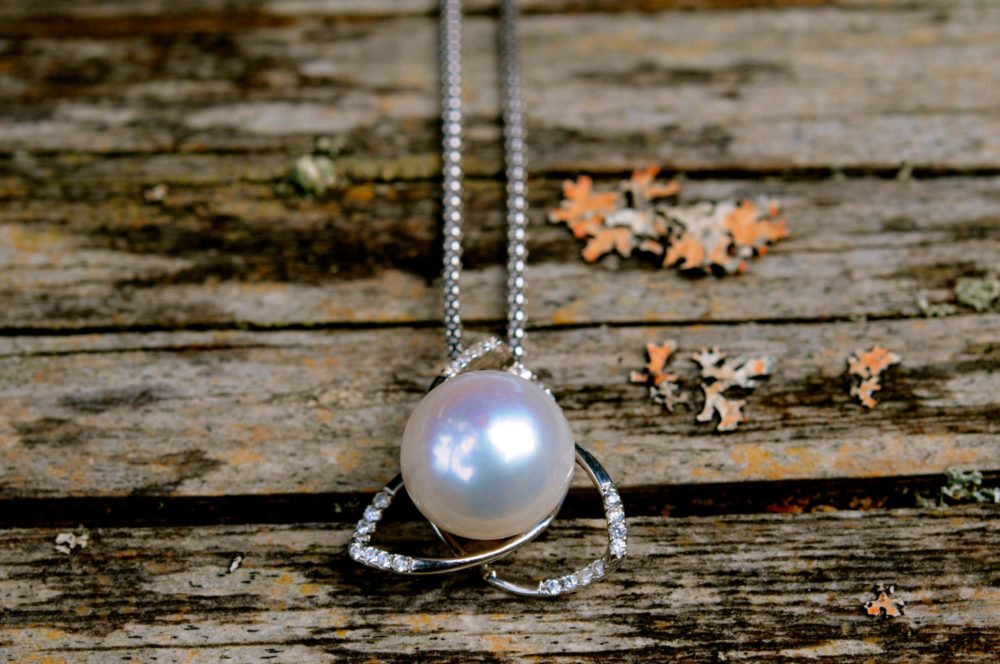 gorgeous white pearl pendant necklace, large white pearl pendant on sterling silver with CZ clear stones, everyday pearl pendant necklace