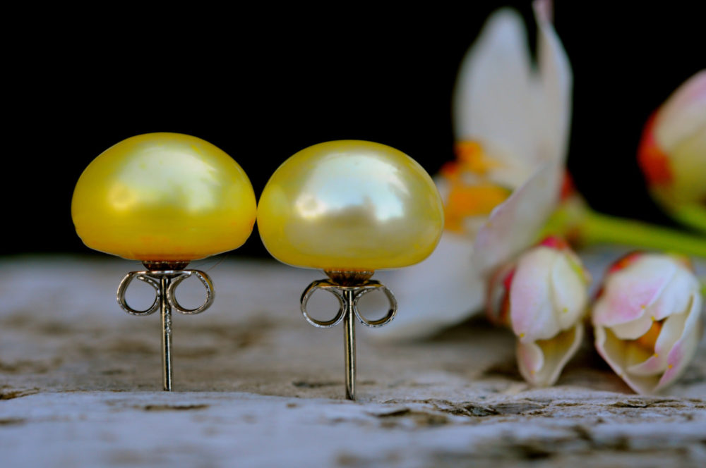 large lemony pearl stud earrings, lemon yellow pearl earring studs, fresh as a daisy