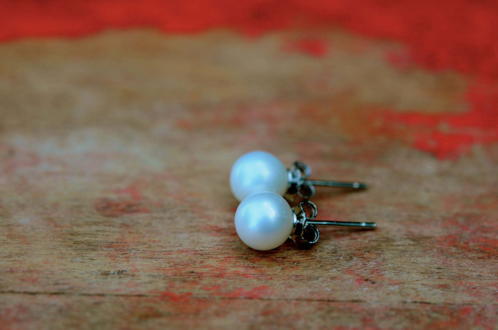 milky white 6.5-7mm perfectly round fine pearl stud earrings