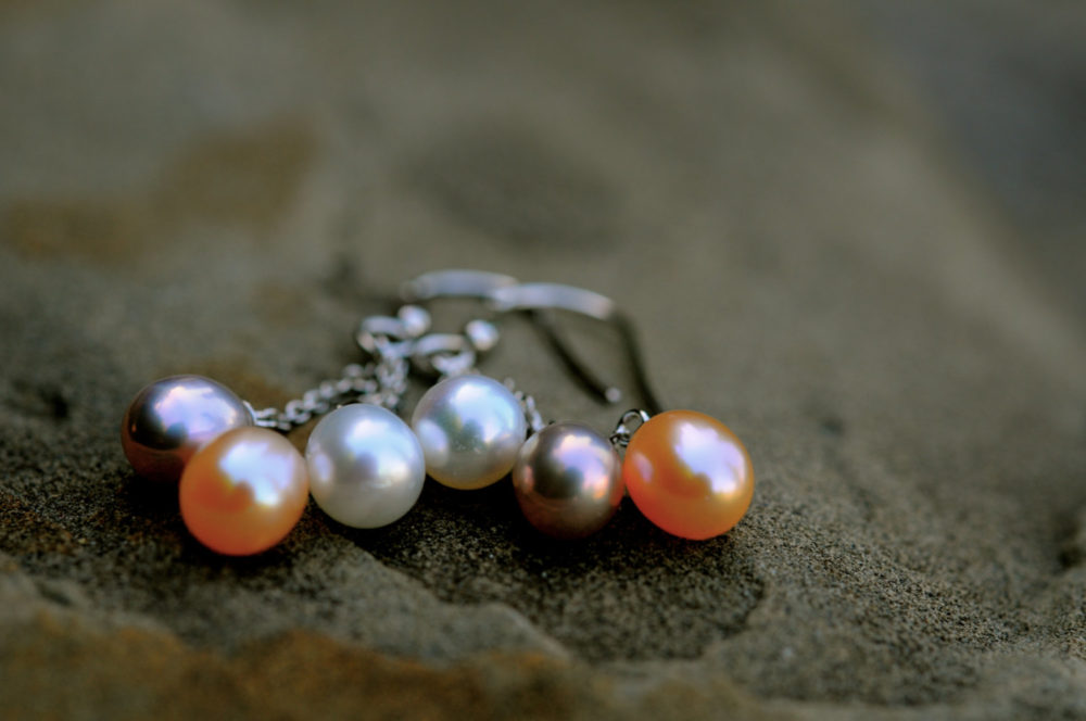 multicolored tri-pearl dangle earrings, elegant classic pearl earrings, seed pearl on silver chain earrings