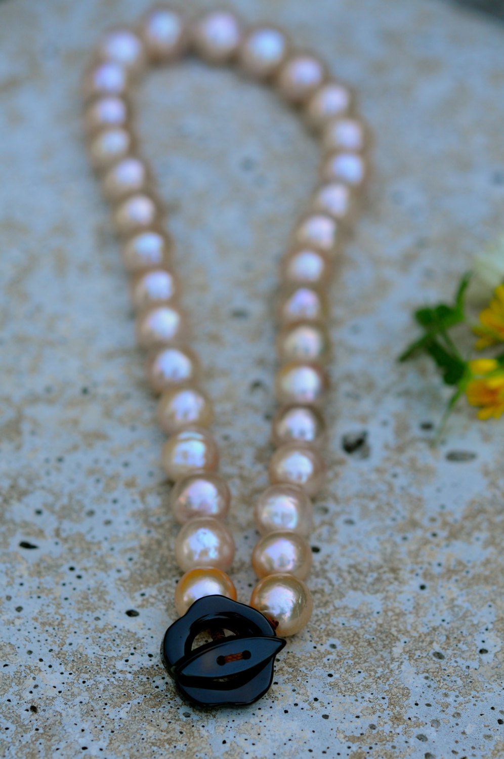 nude/pink natural freshwater pearl choker necklace, large nude/pink pearl necklace, natural agate clasp