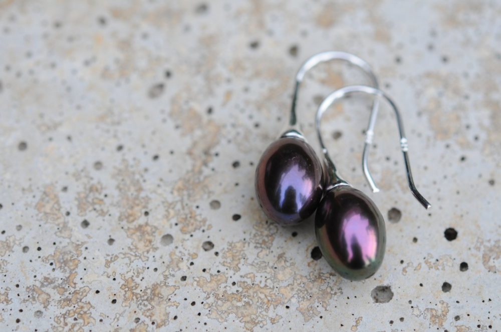peacock purple teardrop pearl earrings, single drop pearl earrings, purple pearl and silver earrings