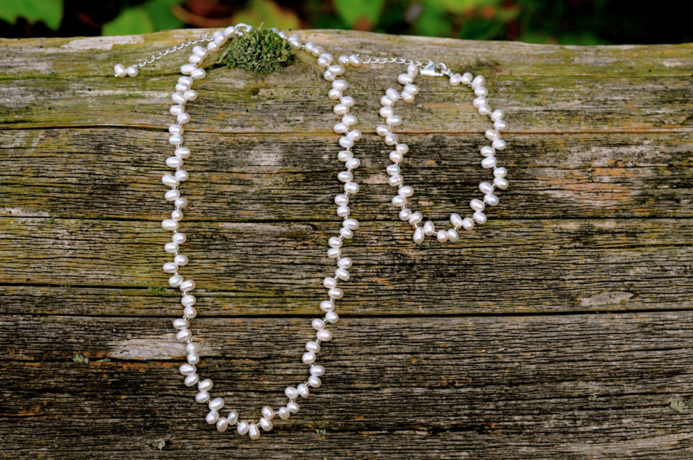 pretty white dancing pearl necklace bracelet set, delicate white pearl jewelry set, dancing pearl set