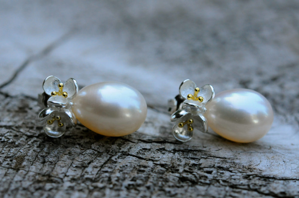 sterling silver blossom adorn creamy white drop pearl earring studs, sweet and pretty pearl earring studs, wedding day perfect earrings