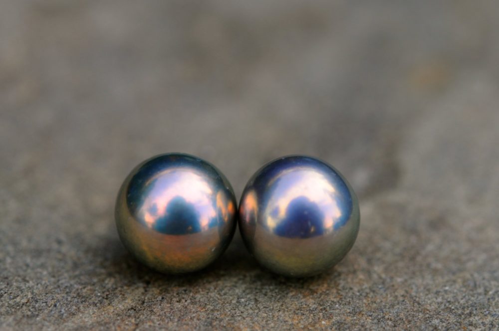 strong light metallic peacock pearl stud earrings, 8-9mm grey/mauve pearls with beautiful/bright peacock overtones