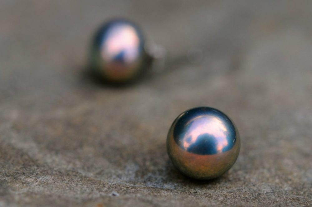 strong light metallic peacock pearl stud earrings, 8-9mm grey/mauve pearls with beautiful/bright peacock overtones