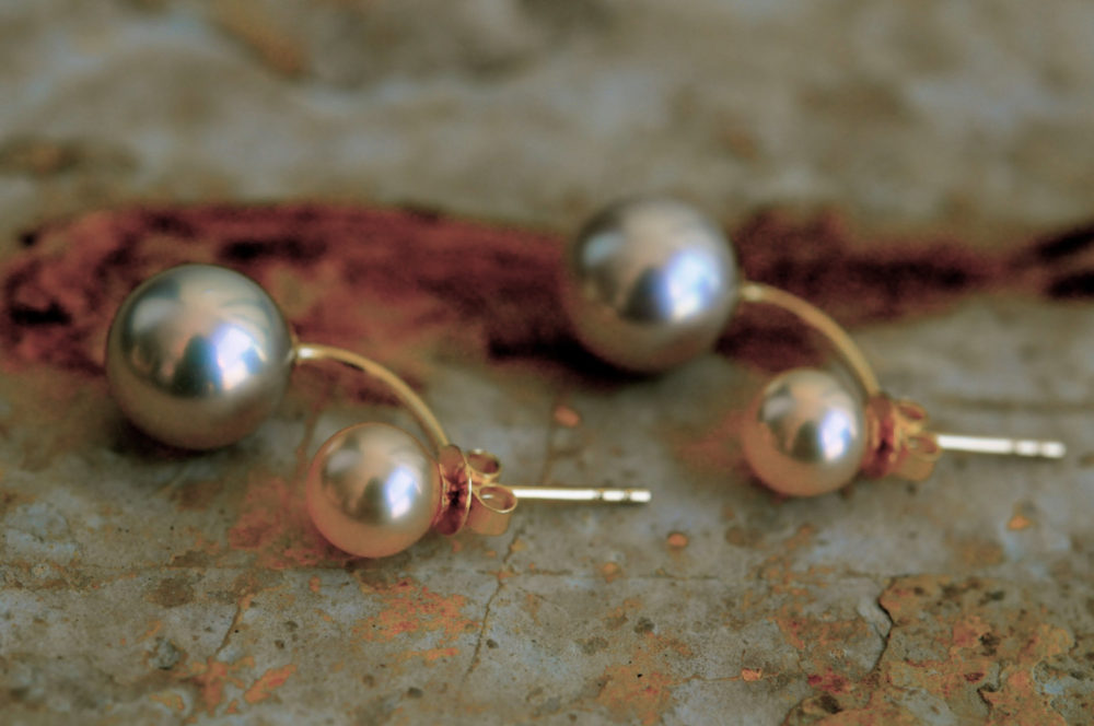 super fine and highly unusual silver grey/peach gold double pearl earrings, set on 18k solid gold, fine double round pearl earrings, ooak
