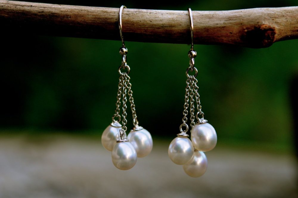 three white pearl dangle earrings, elegant classic pearl earrings, white pearl on silver chain earrings