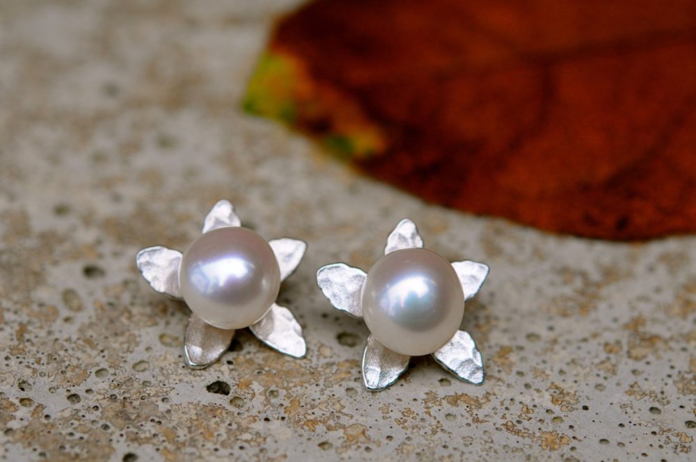very pretty 11mm white pearl on silver flower earring studs, 11mm white pearl on silver earring studs, bridal white pearl earring studs