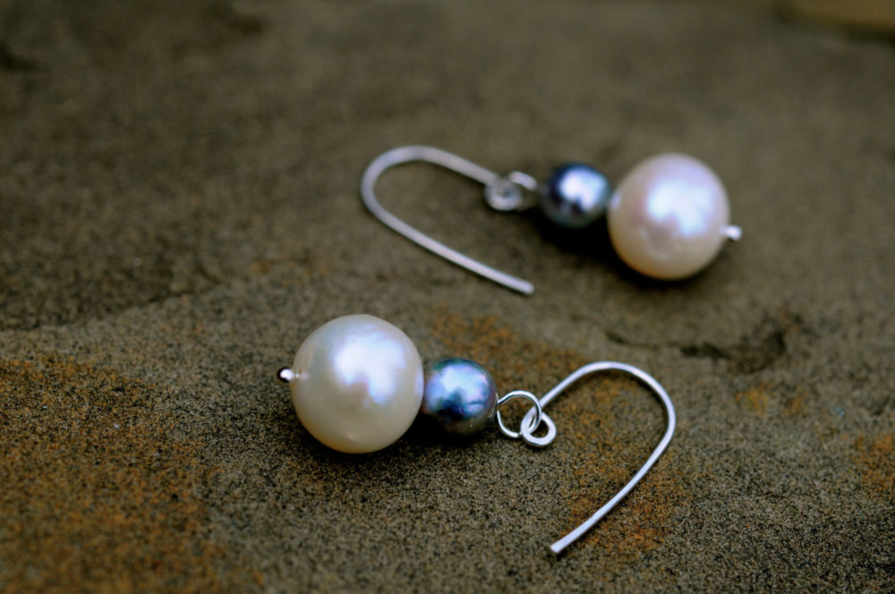 white and grey dual pearl dangle earrings, simple and chic pearl earrings, handmade, everyday pearl earrings
