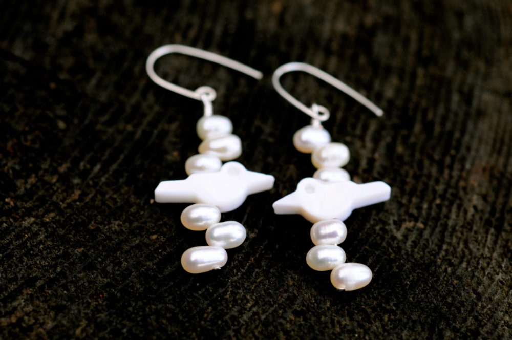 white pearl earrings, pearl dangle earrings, dancing pearl earrings, mother of pearl earrings, bird lover earrings, little bird earrings
