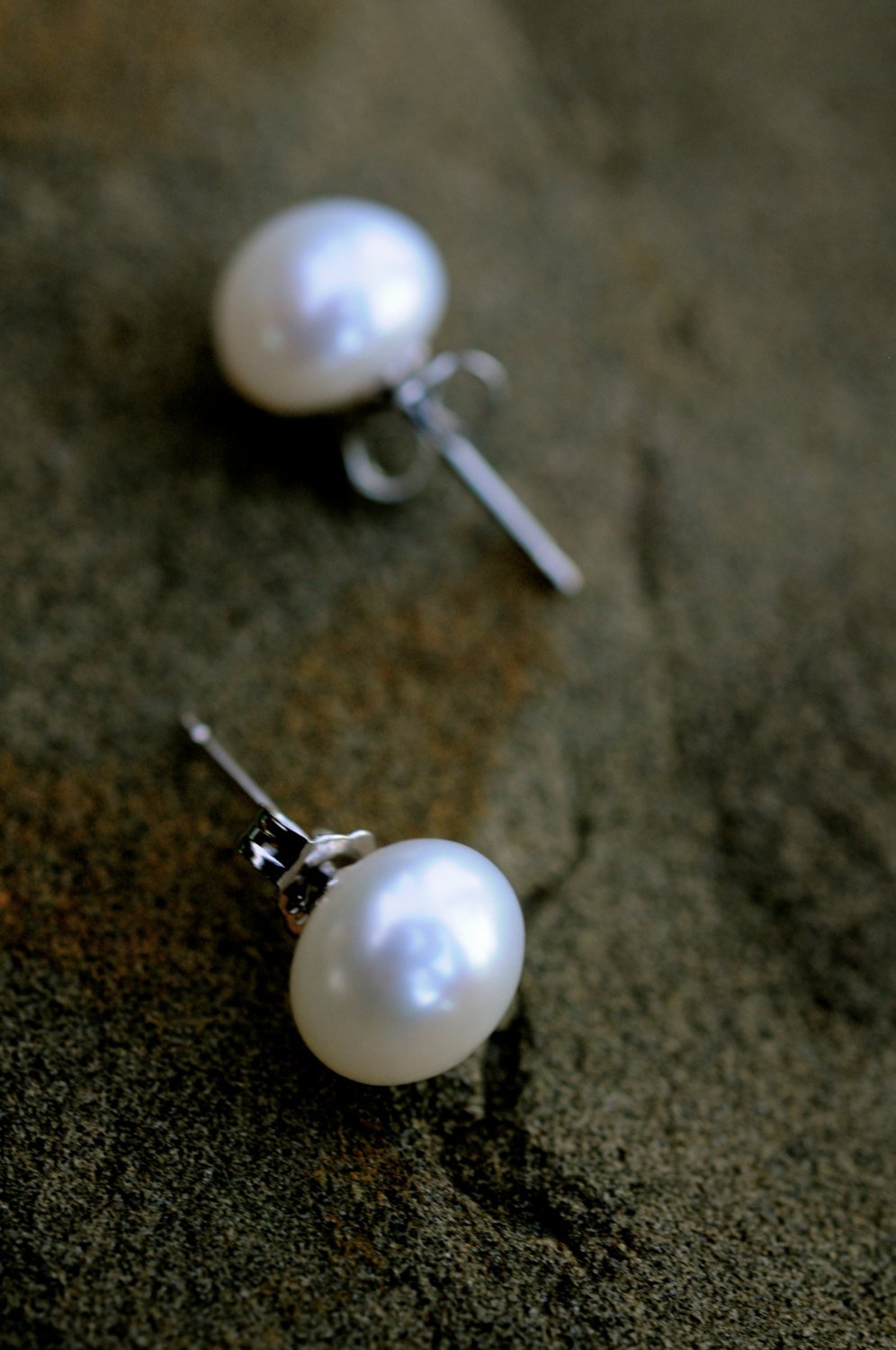 white pearl stud earrings, 9mm pearl stud earrings, elegant white pearl studs, everyday earring studs, bridal earrings, june birthday
